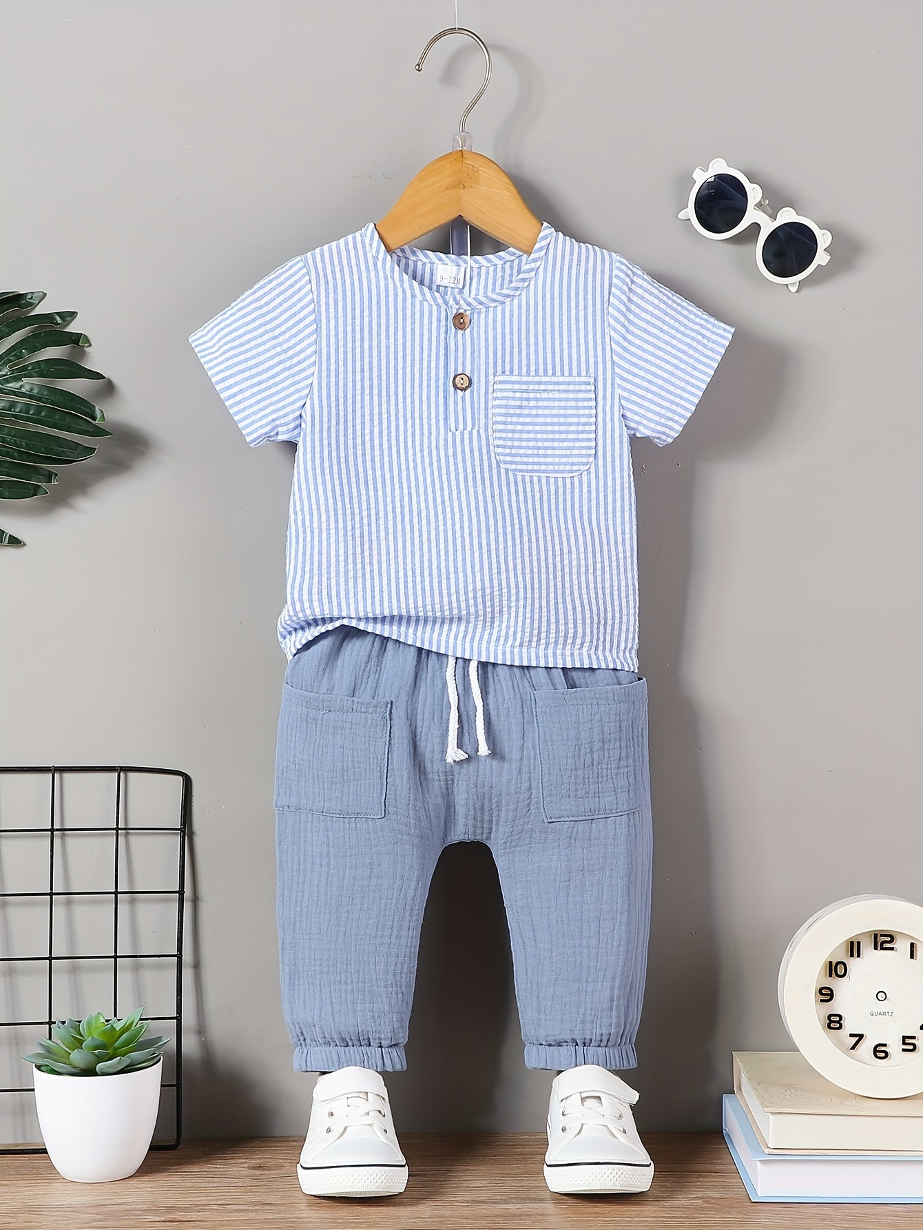 2pcs Baby's Vertical Stripe Pattern Short Sleeve T-shirt & Casual Pockets Patched Pants Set, Infant & Toddler Boy's Clothes For Spring Summer Daily Wear - NEXTRENDBAHRAIN