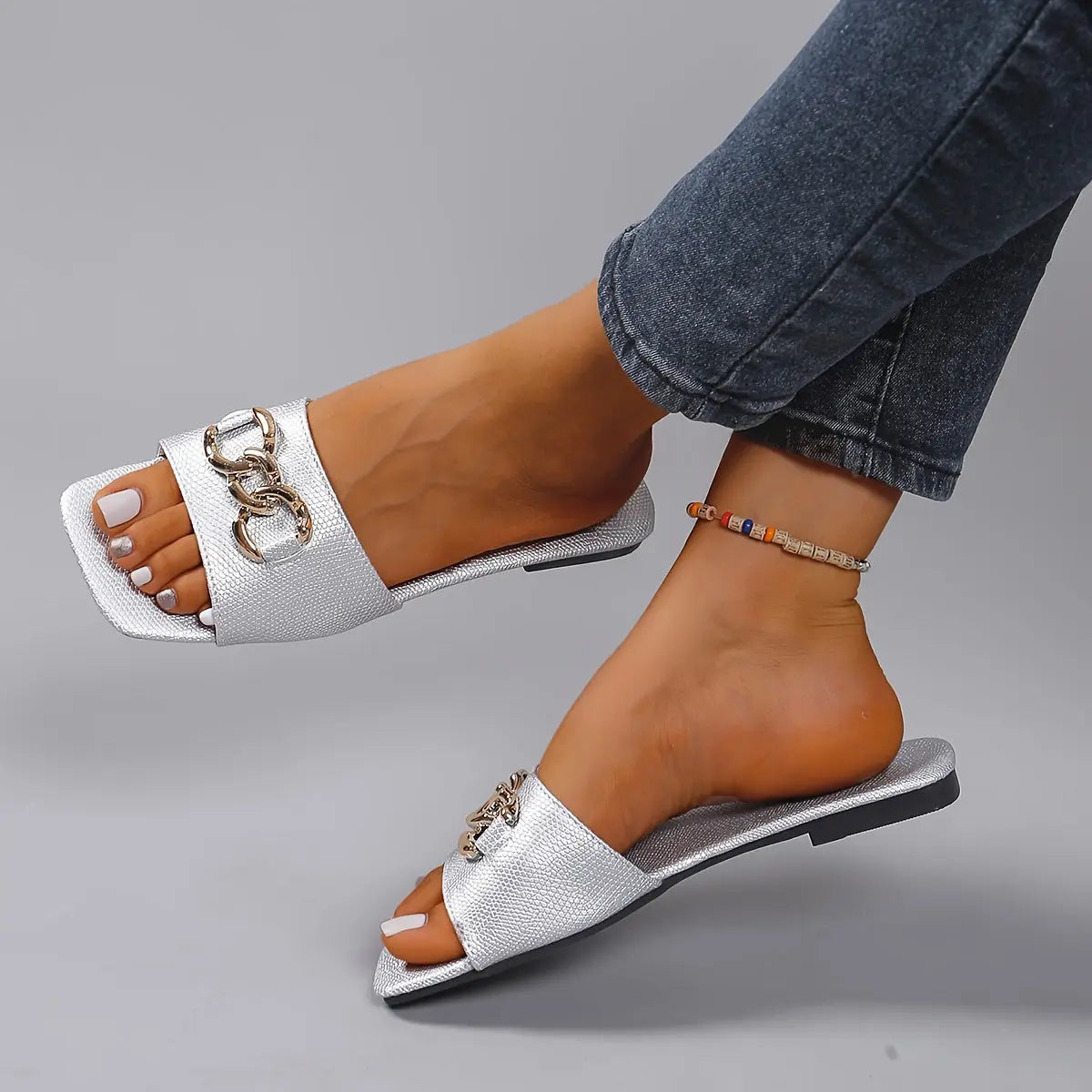 Chic Women's Chain-Inspired Flat Slides - Fashionable Open Toe, Non-Slip Sole, Versatile Summer Footwear - NEXTRENDBAHRAIN