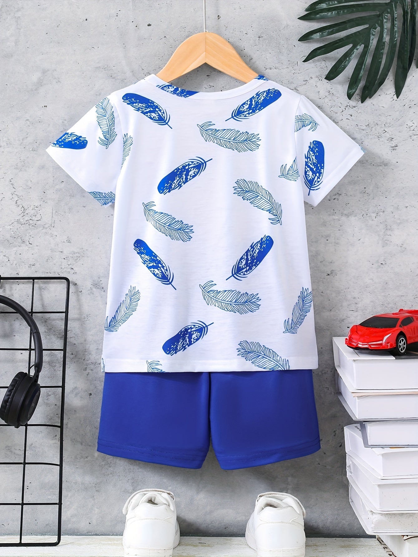 2pcs Boys Casual Feather Graphic Print Short Sleeve T-shirt & Solid Color Shorts Set, Comfy Summer Boys Clothes - NEXTRENDBAHRAIN