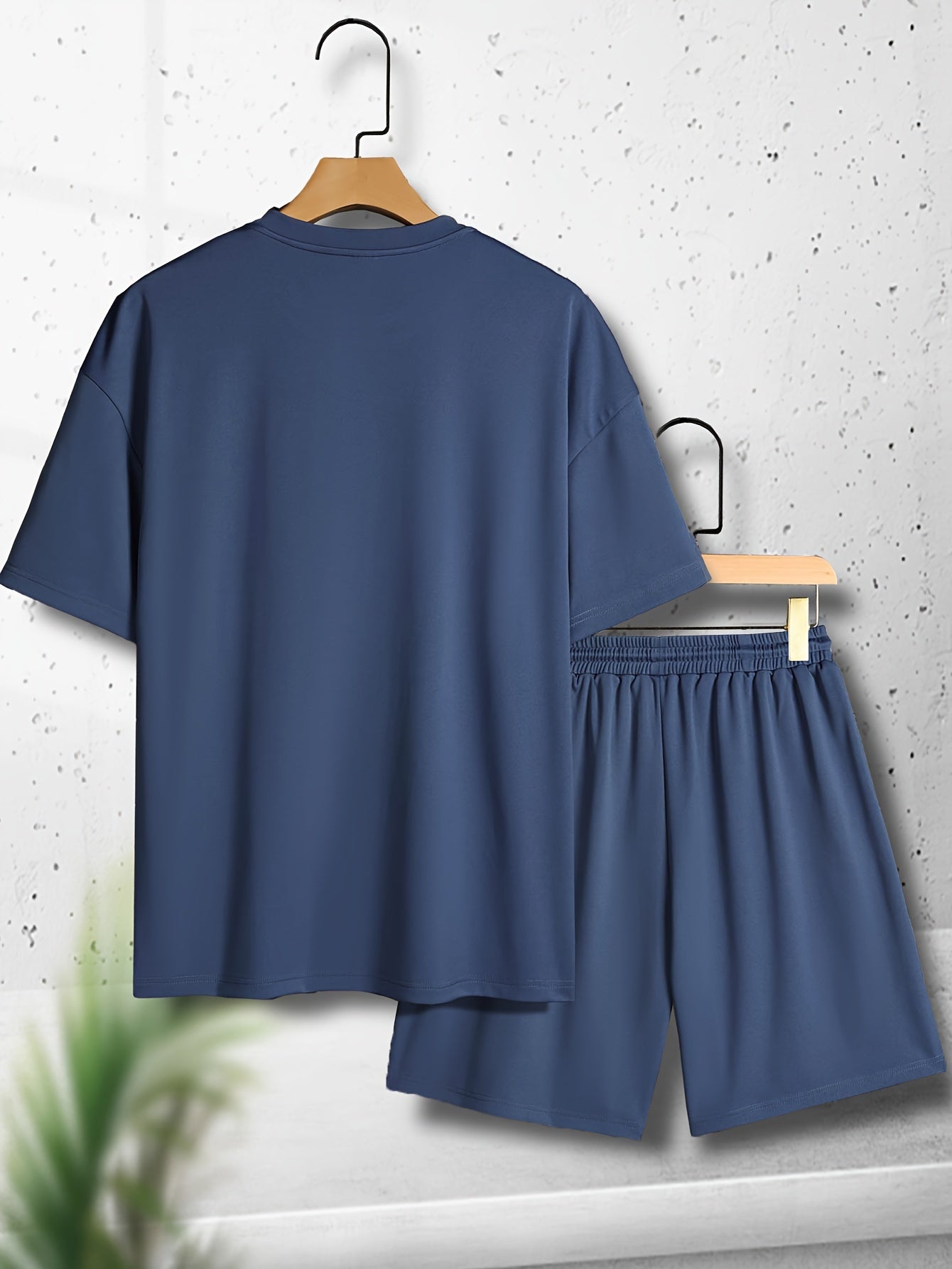 2-piece Men's Solid Summer Outfit Set, Men's Short Sleeve Crew Neck T-shirt & Drawstring Shorts With Pockets - NEXTRENDBAHRAIN