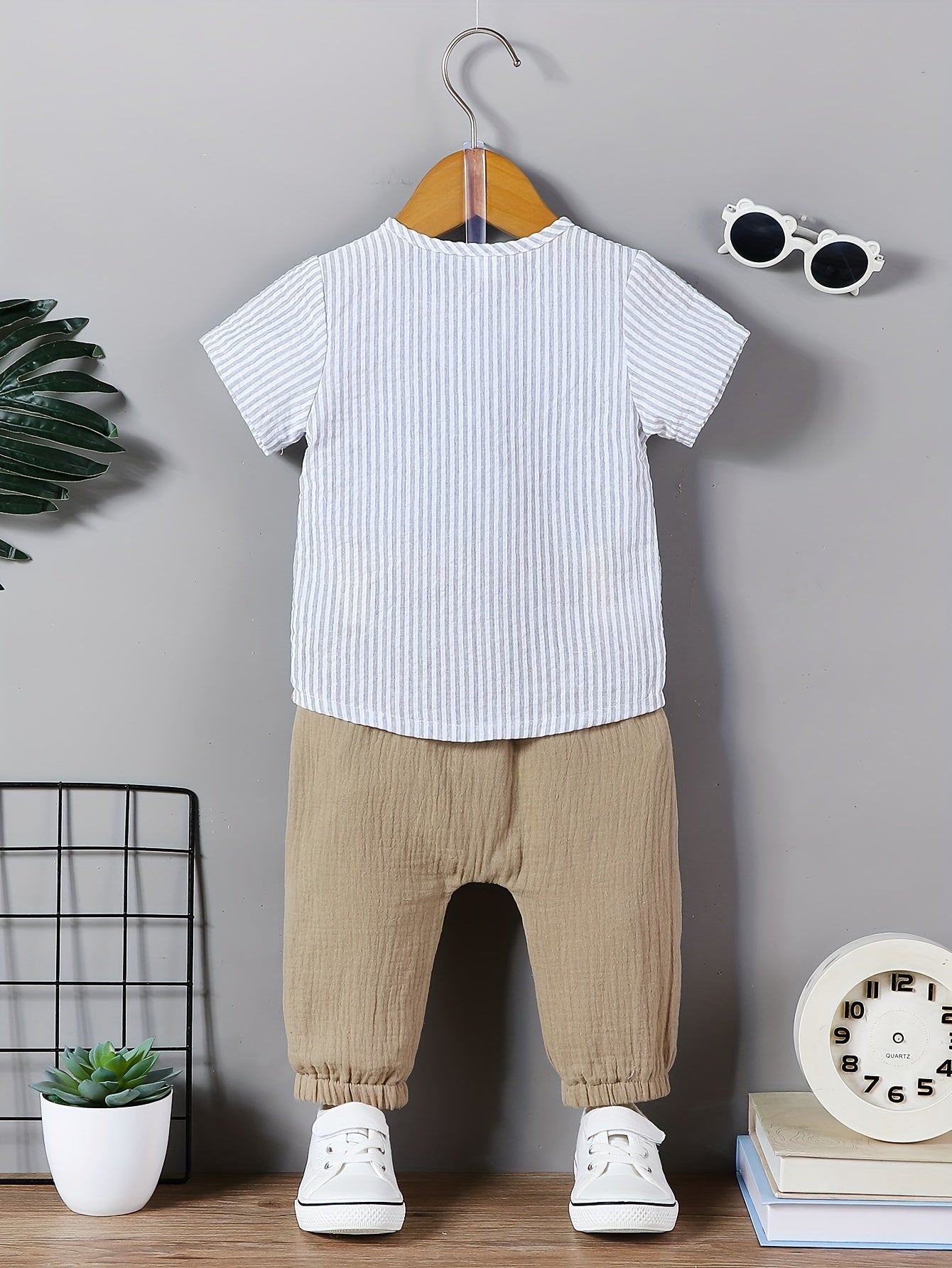 2pcs Baby's Vertical Stripe Pattern Short Sleeve T-shirt & Casual Pockets Patched Pants Set, Infant & Toddler Boy's Clothes For Spring Summer Daily Wear - NEXTRENDBAHRAIN