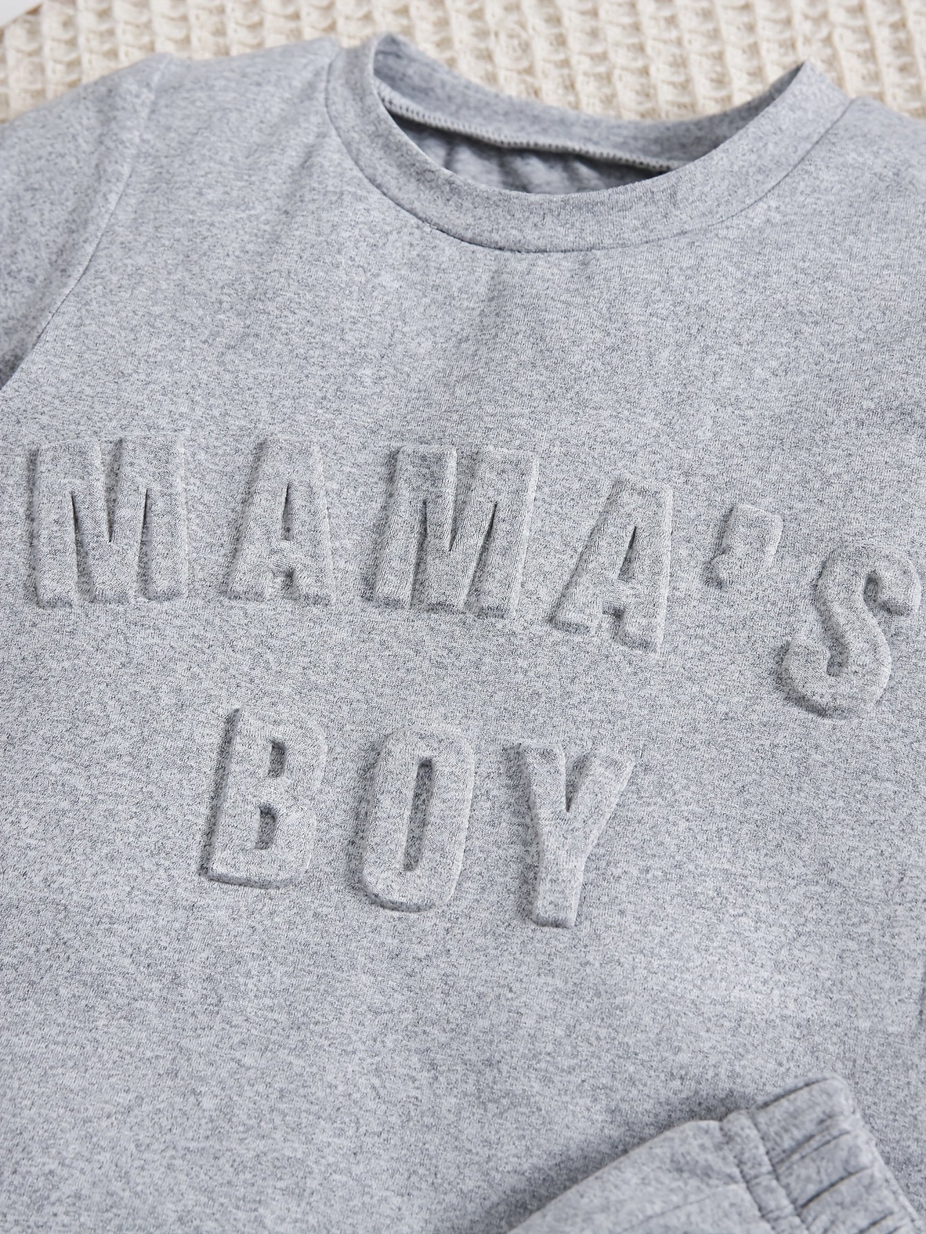 2pcs Toddler Boys' Summer Set, Casual Short Sleeve Crew Neck T-Shirt With "MAMA'S BOY" Embossed Lettering And Shorts, Fashionable Outfit - NEXTRENDBAHRAIN